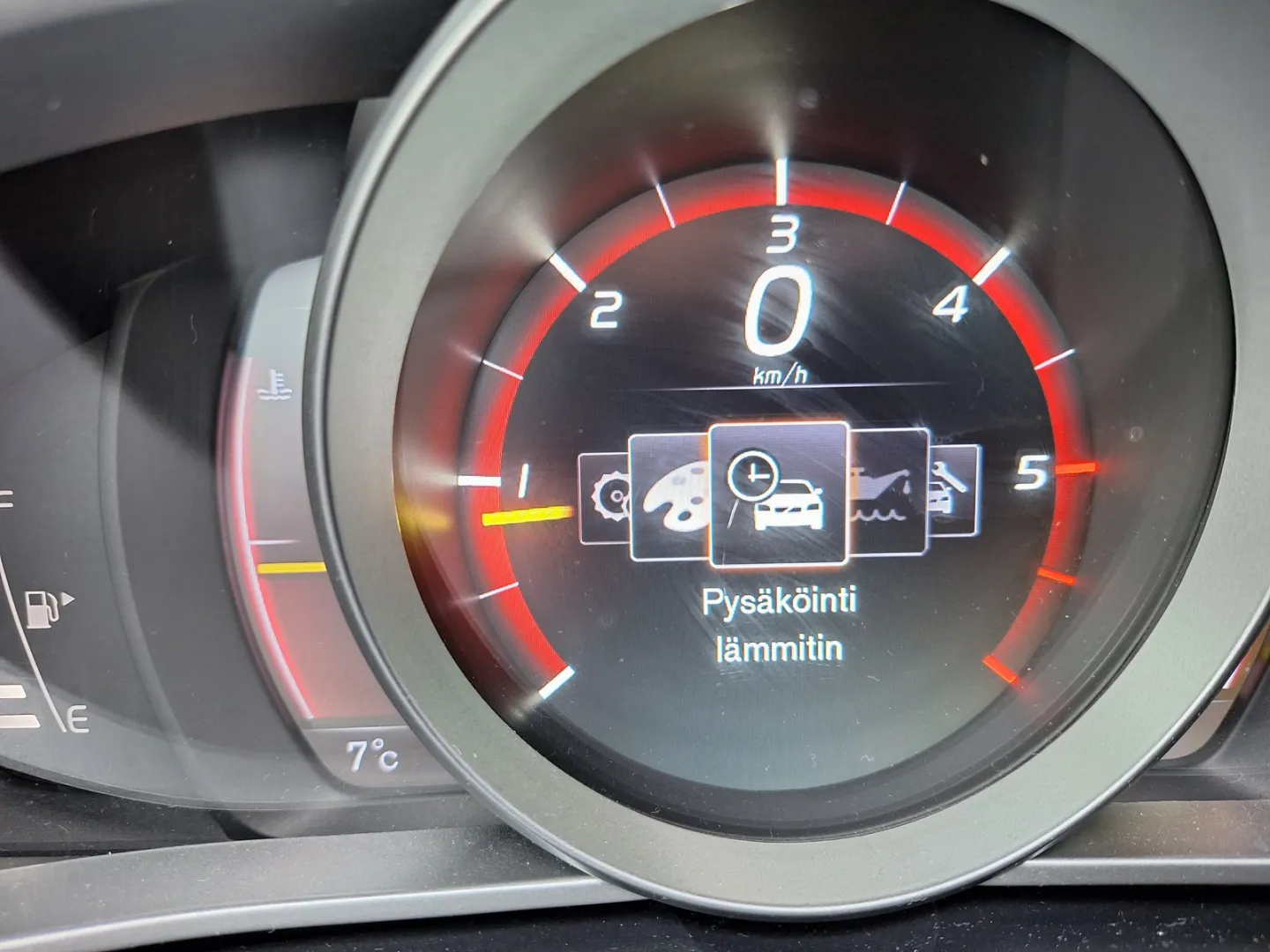 VOLVO V40 Cross Country ZKS-341 carousel image