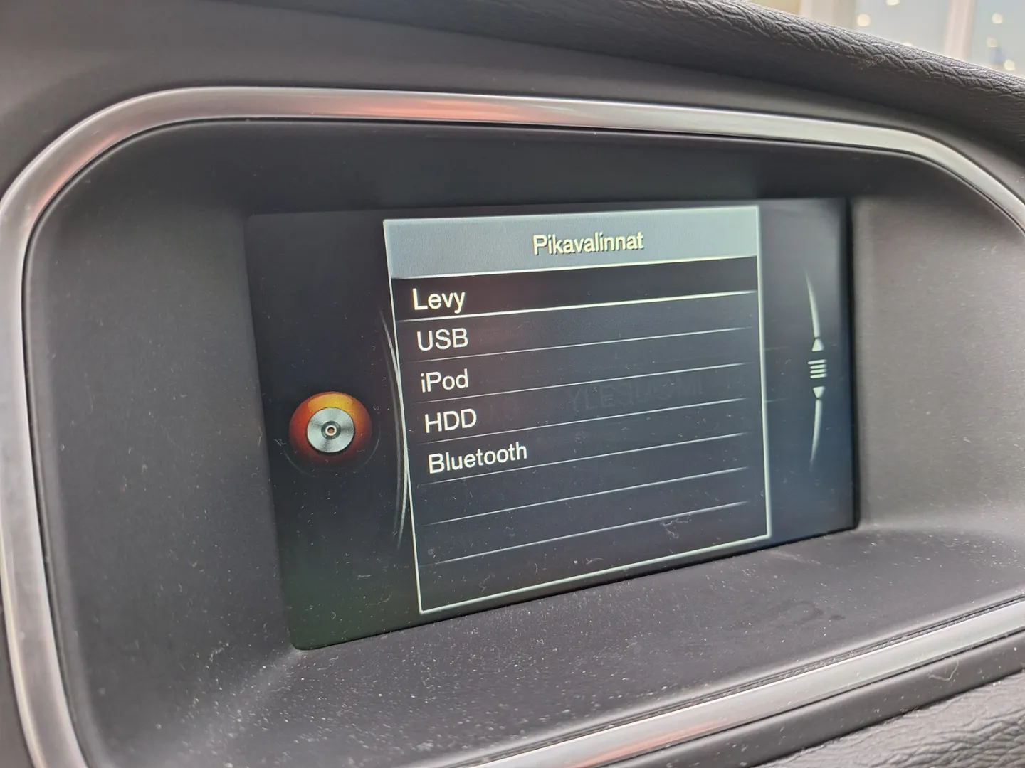 VOLVO V40 Cross Country ZKS-341 carousel image