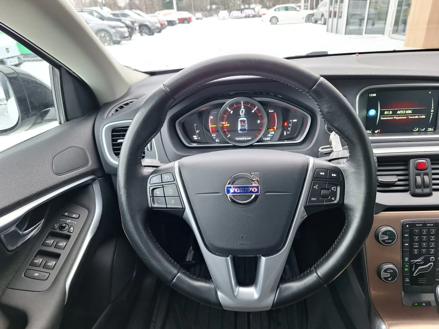 VOLVO V40 Cross Country ZKS-341 carousel image