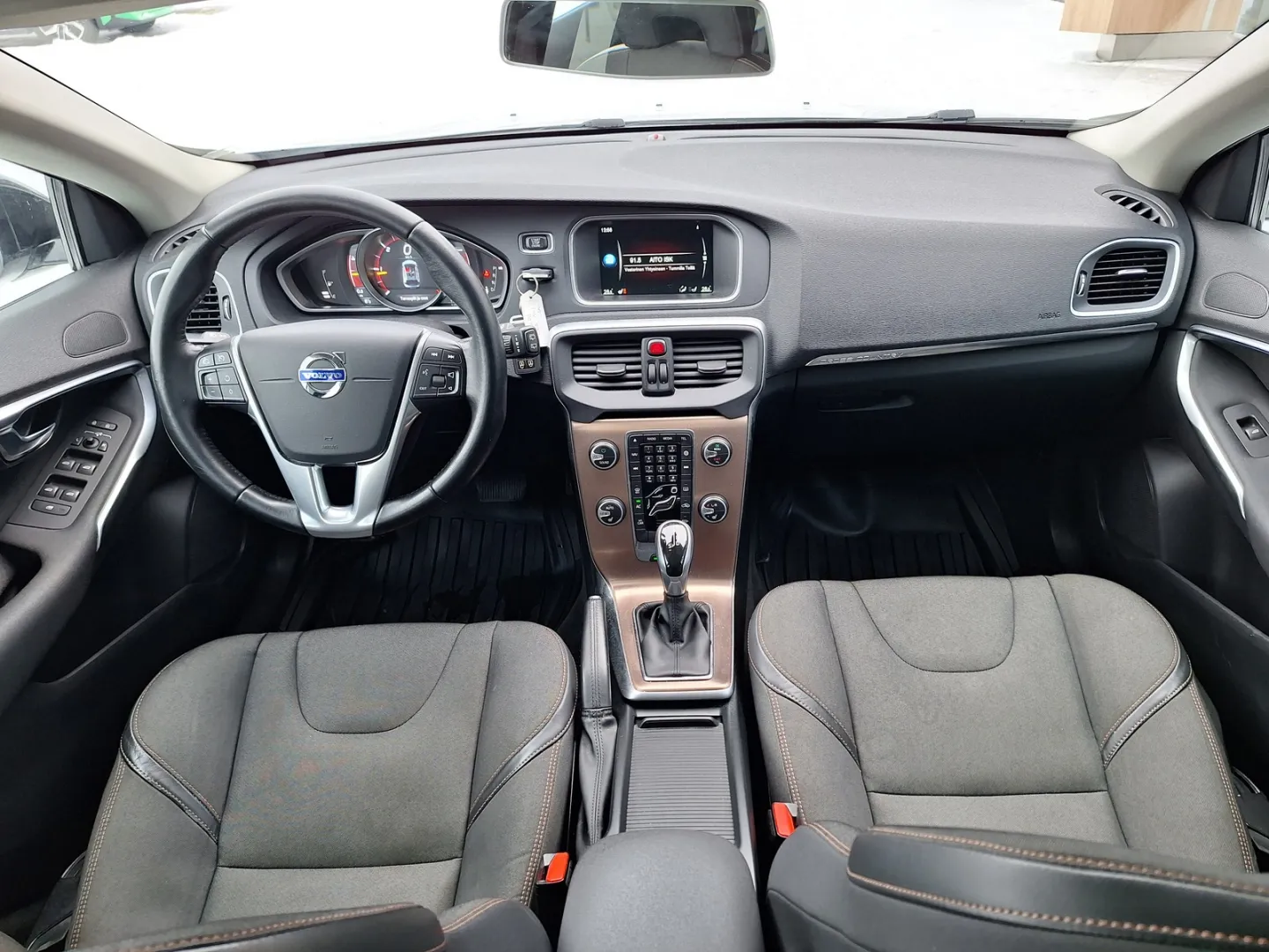 VOLVO V40 Cross Country ZKS-341 carousel image