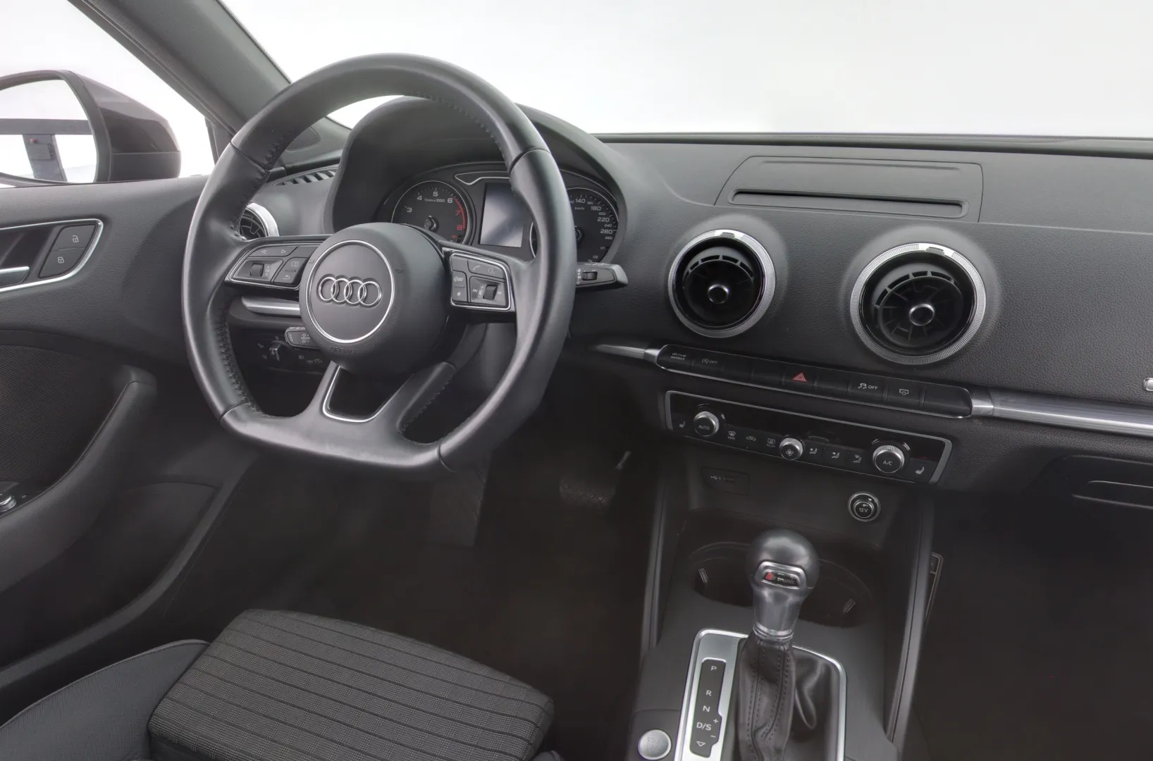 AUDI A3 XOZ-693 carousel image