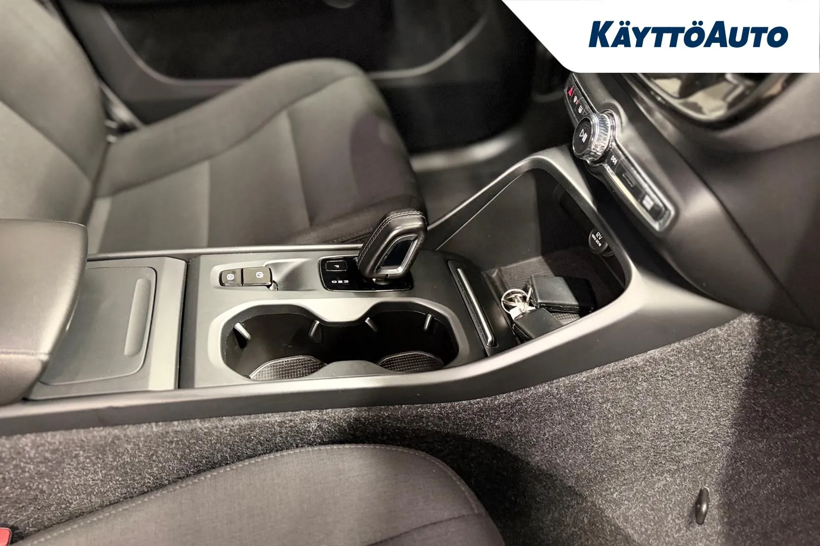 VOLVO XC40 NLH-688 carousel image