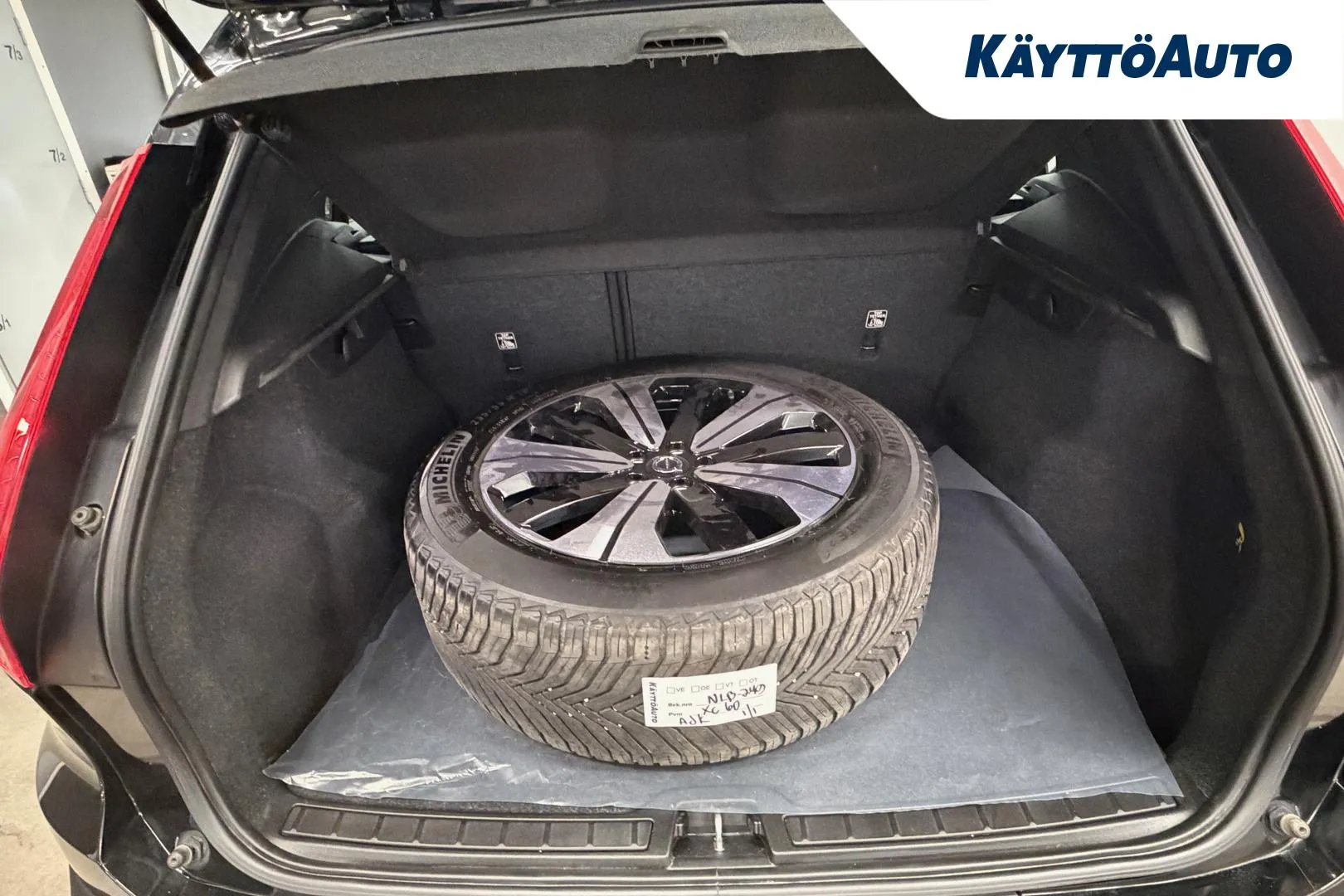 VOLVO XC40 NLH-688 carousel image