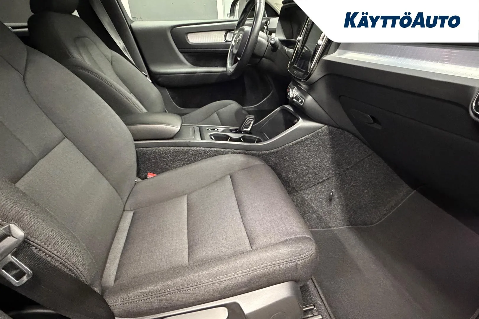 VOLVO XC40 NLH-688 carousel image