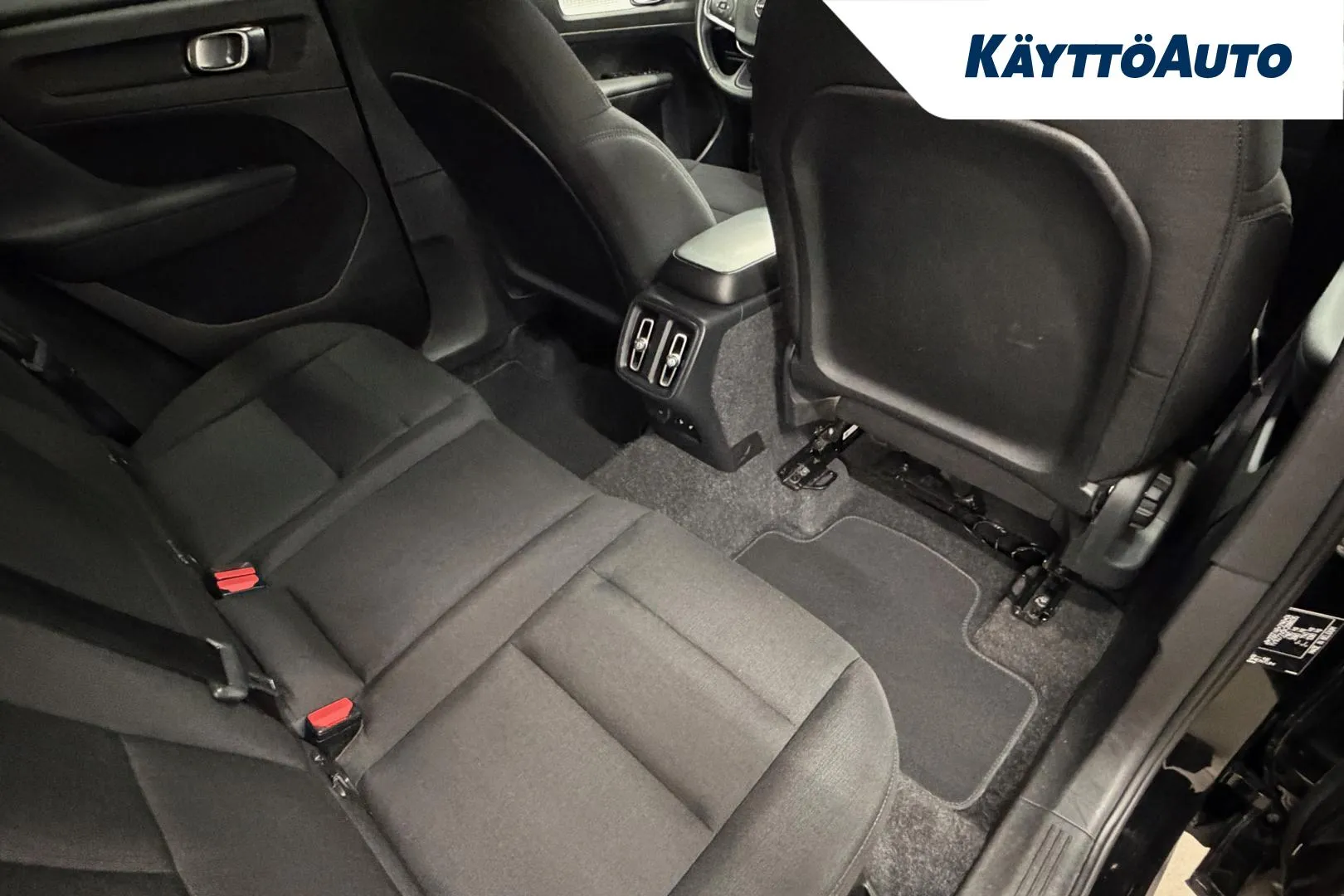 VOLVO XC40 NLH-688 carousel image