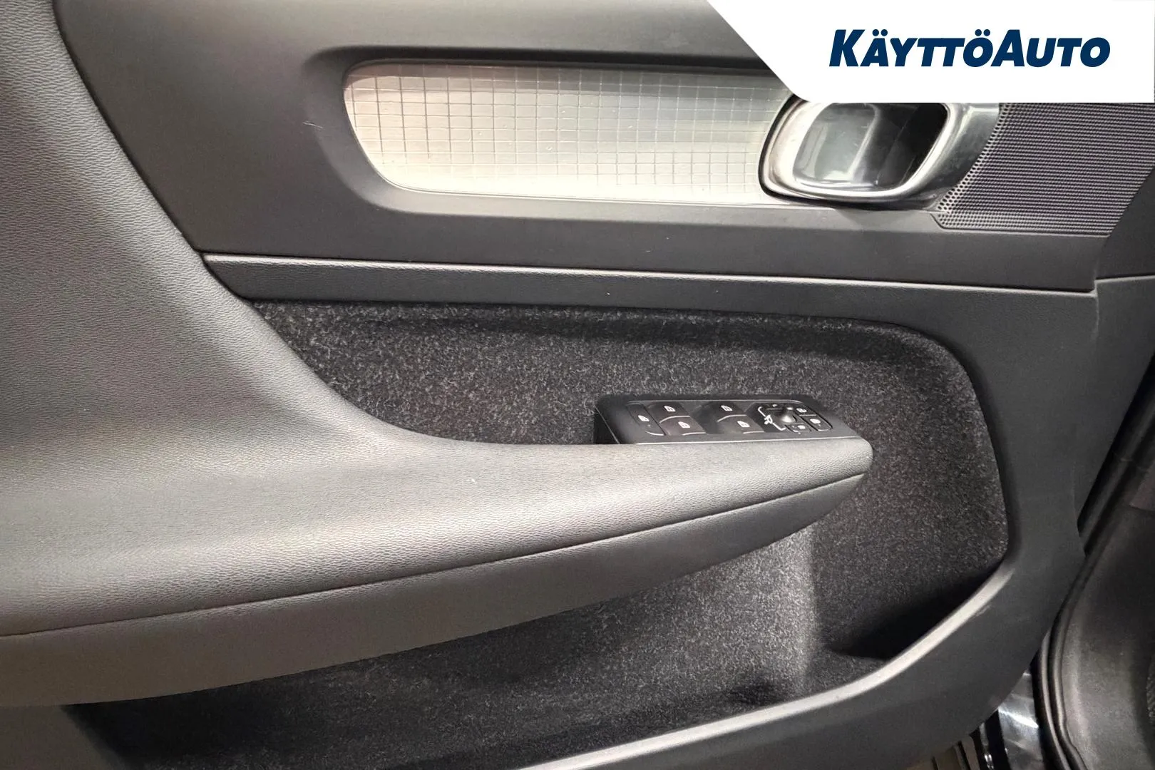 VOLVO XC40 NLH-688 carousel image