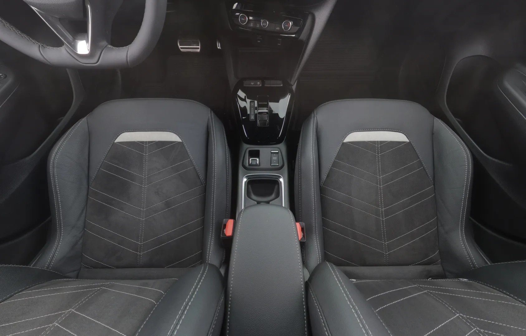 OPEL Corsa-e FSE-608 carousel image