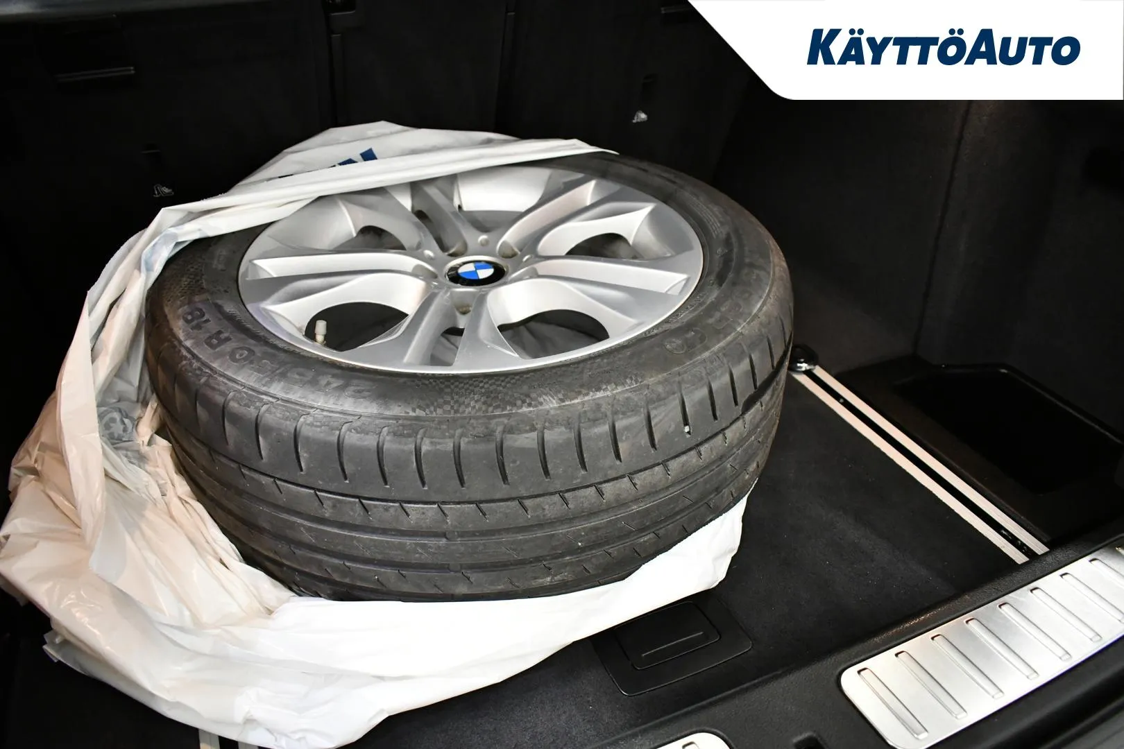 BMW X4 OVT-696 carousel image