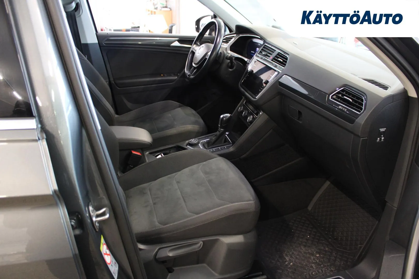 VOLKSWAGEN Tiguan BVS-355 carousel image