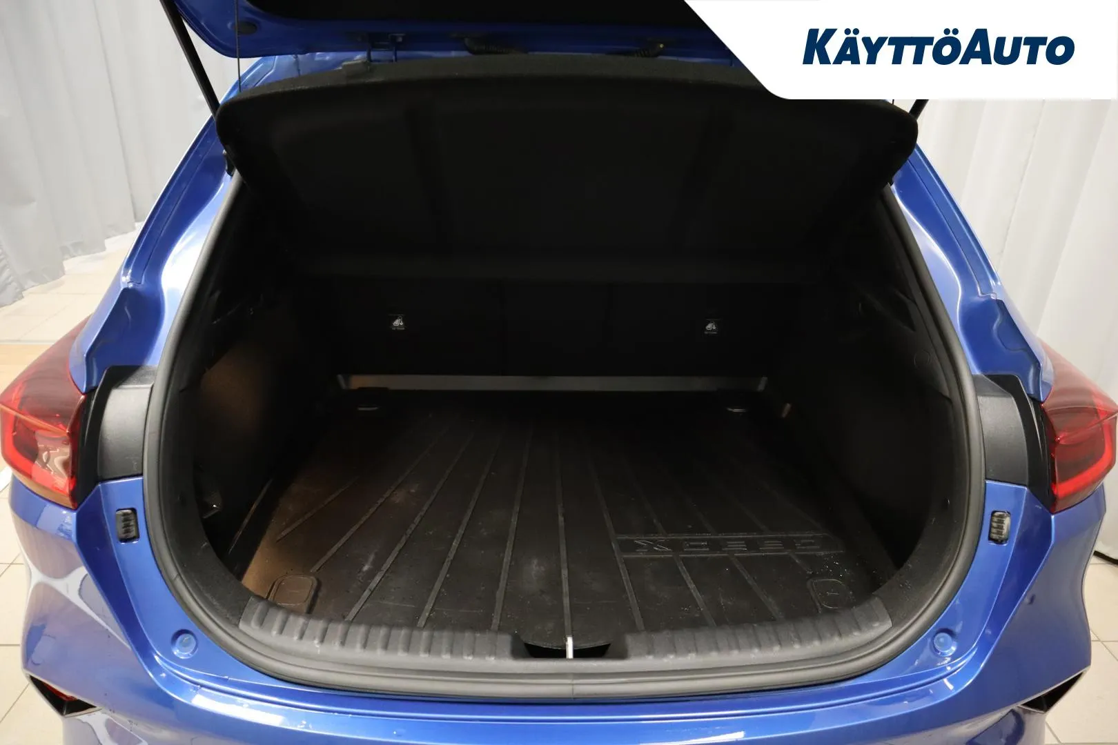 KIA XCeed XXO-865 carousel image