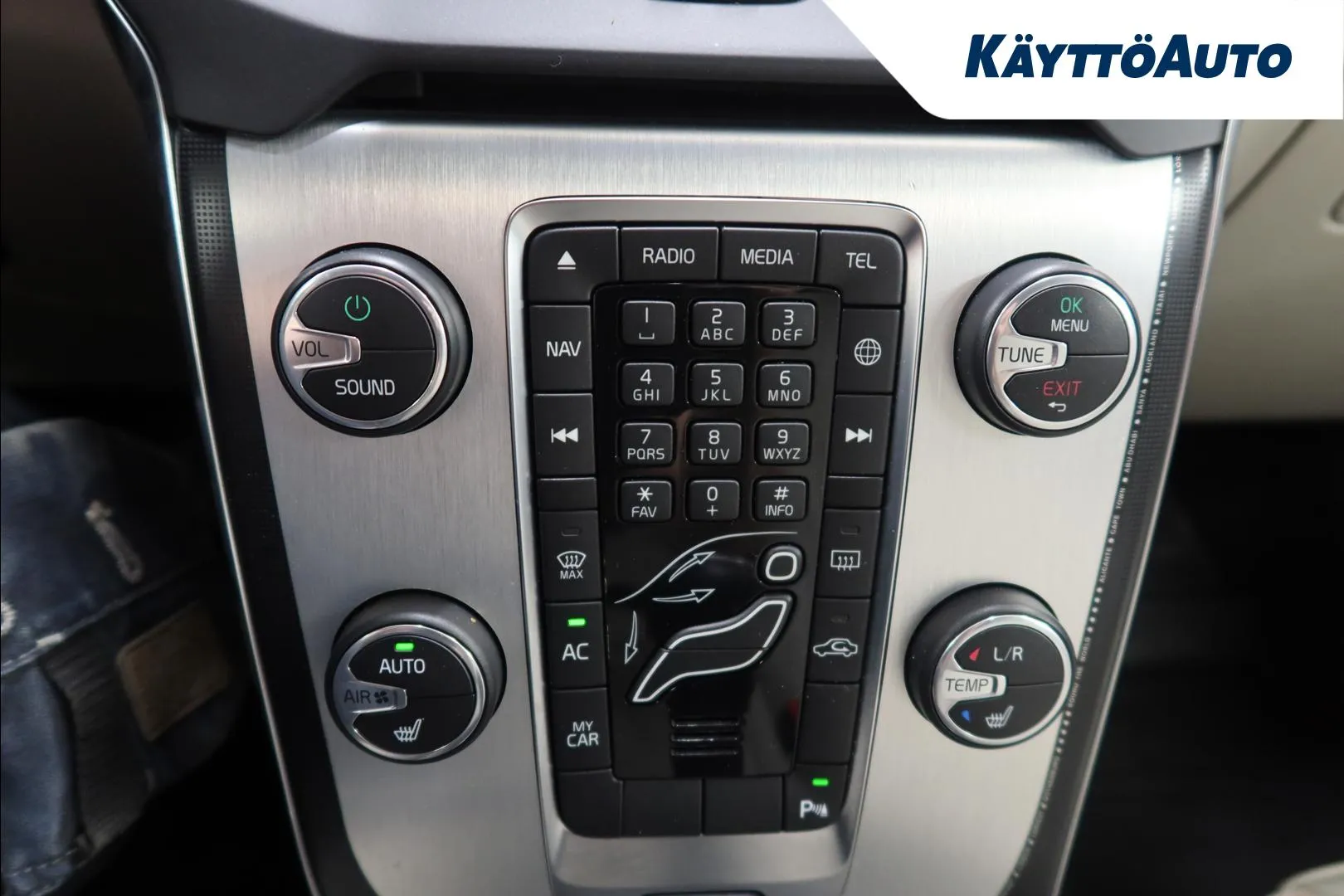 Volvo V40 Cross Country CTO-706 carousel image