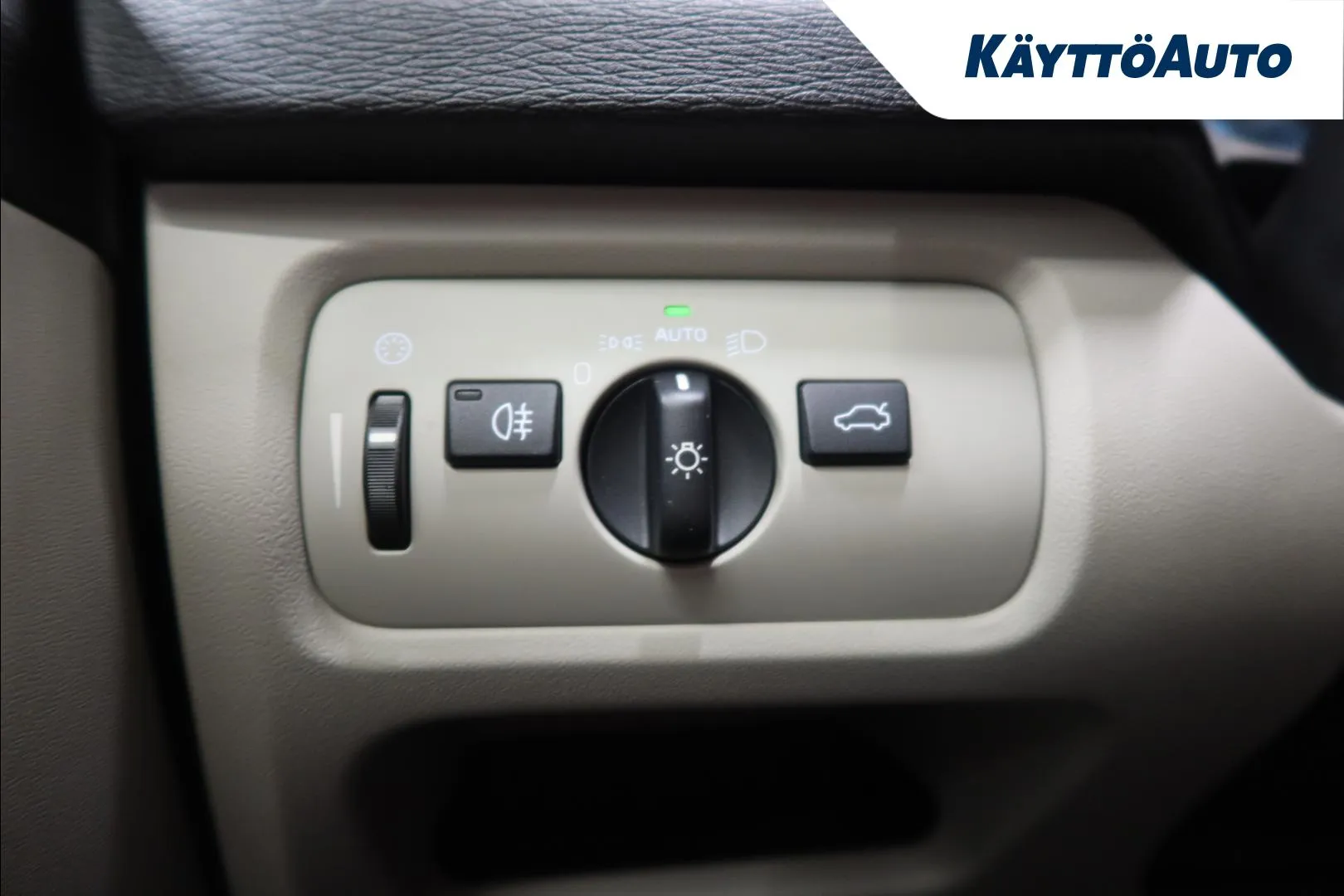 Volvo V40 Cross Country CTO-706 carousel image