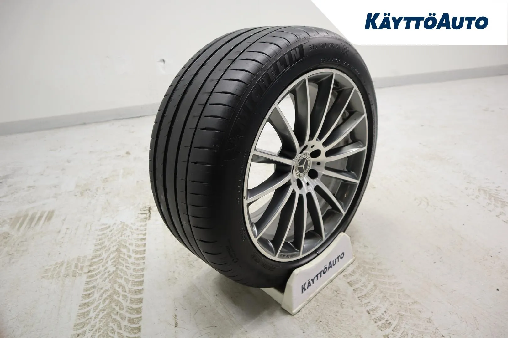 Mercedes-Benz GLE JNL-211 carousel image