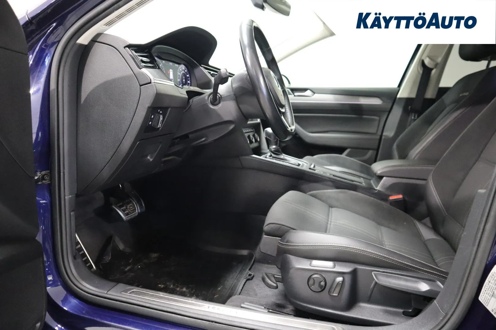 VOLKSWAGEN PASSAT SMU-346 carousel image