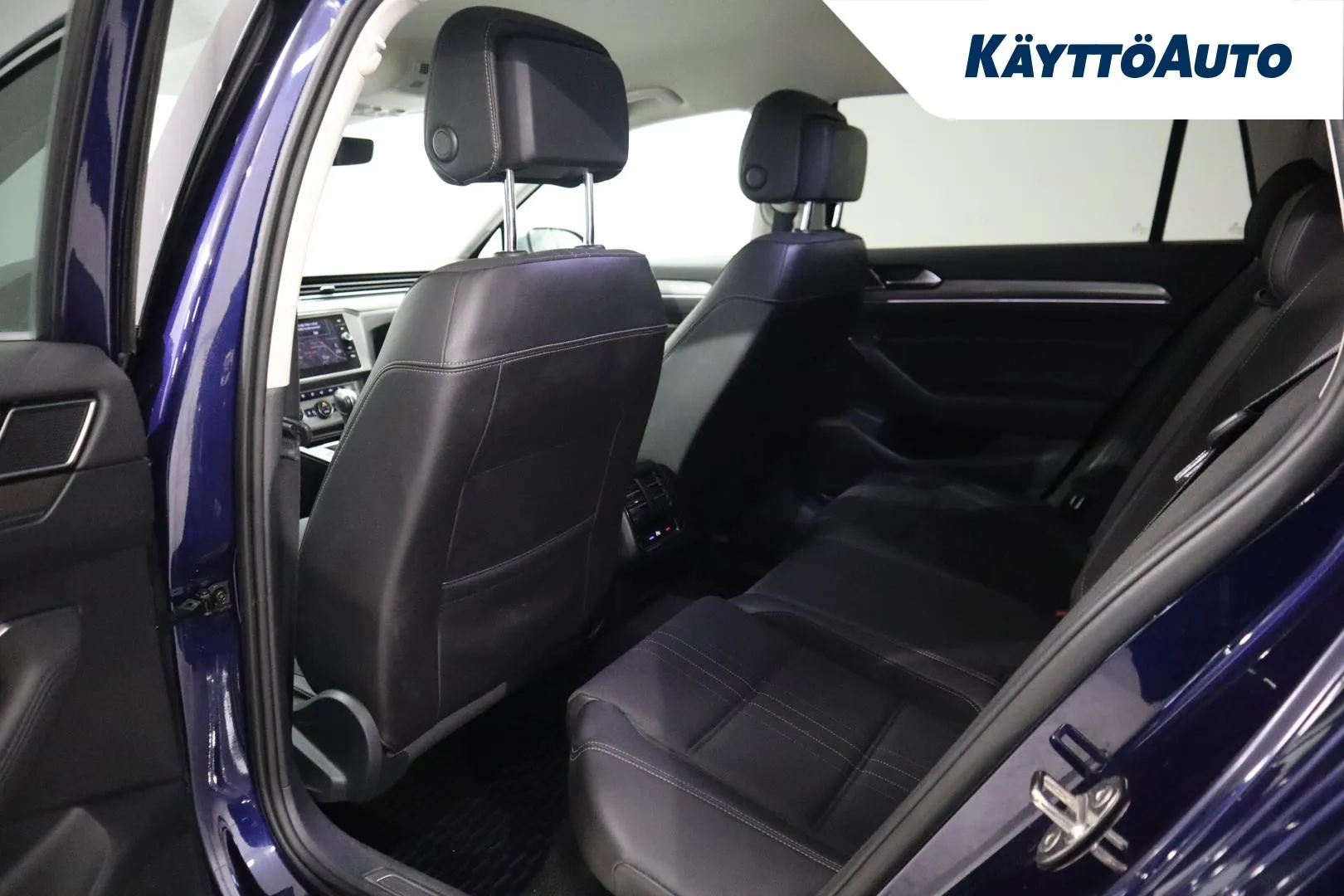 VOLKSWAGEN PASSAT SMU-346 carousel image