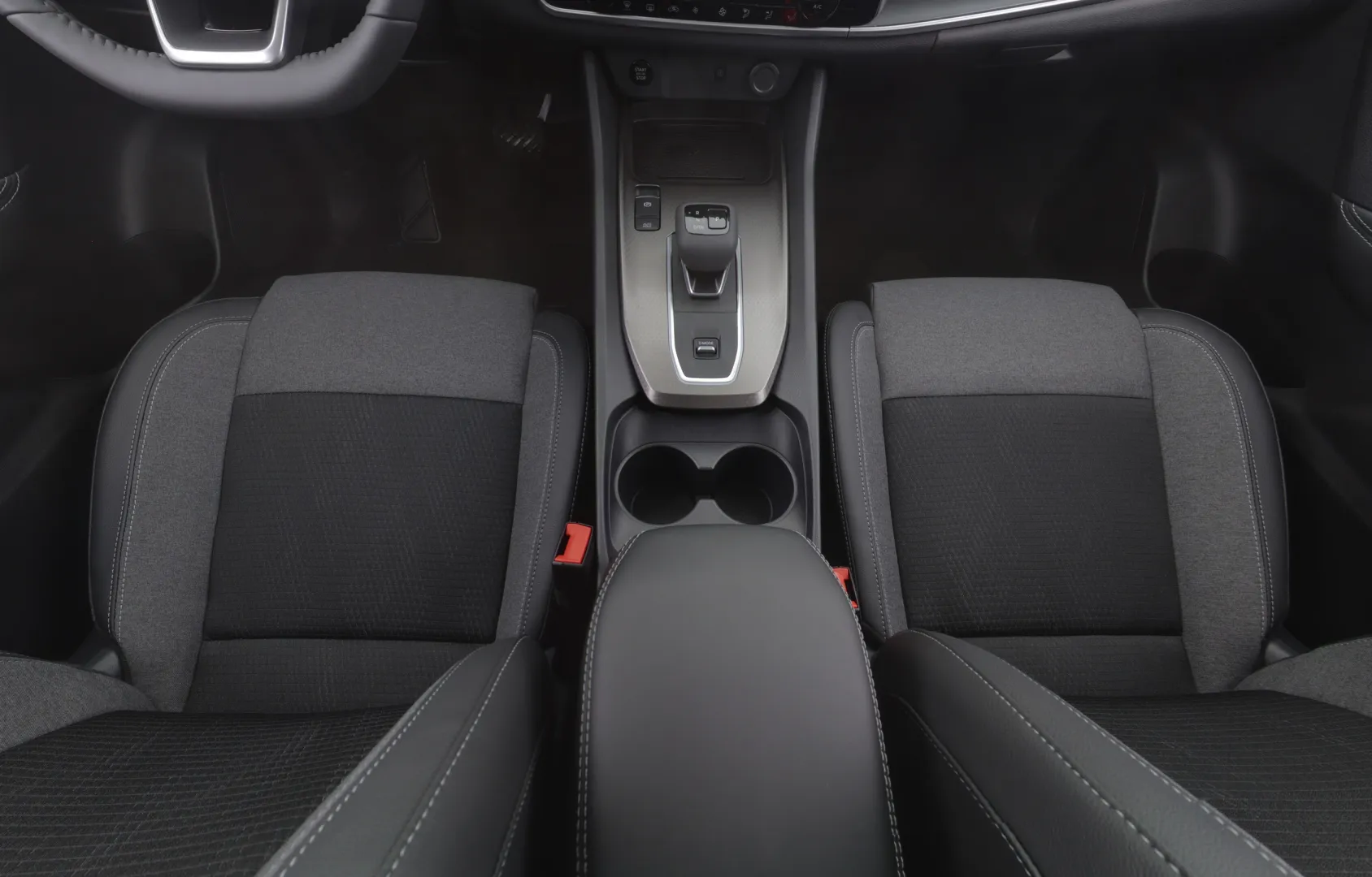 Nissan Qashqai SRN-438 carousel image