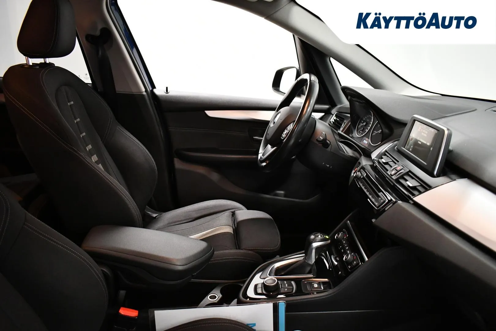 BMW 218 UYX-111 carousel image