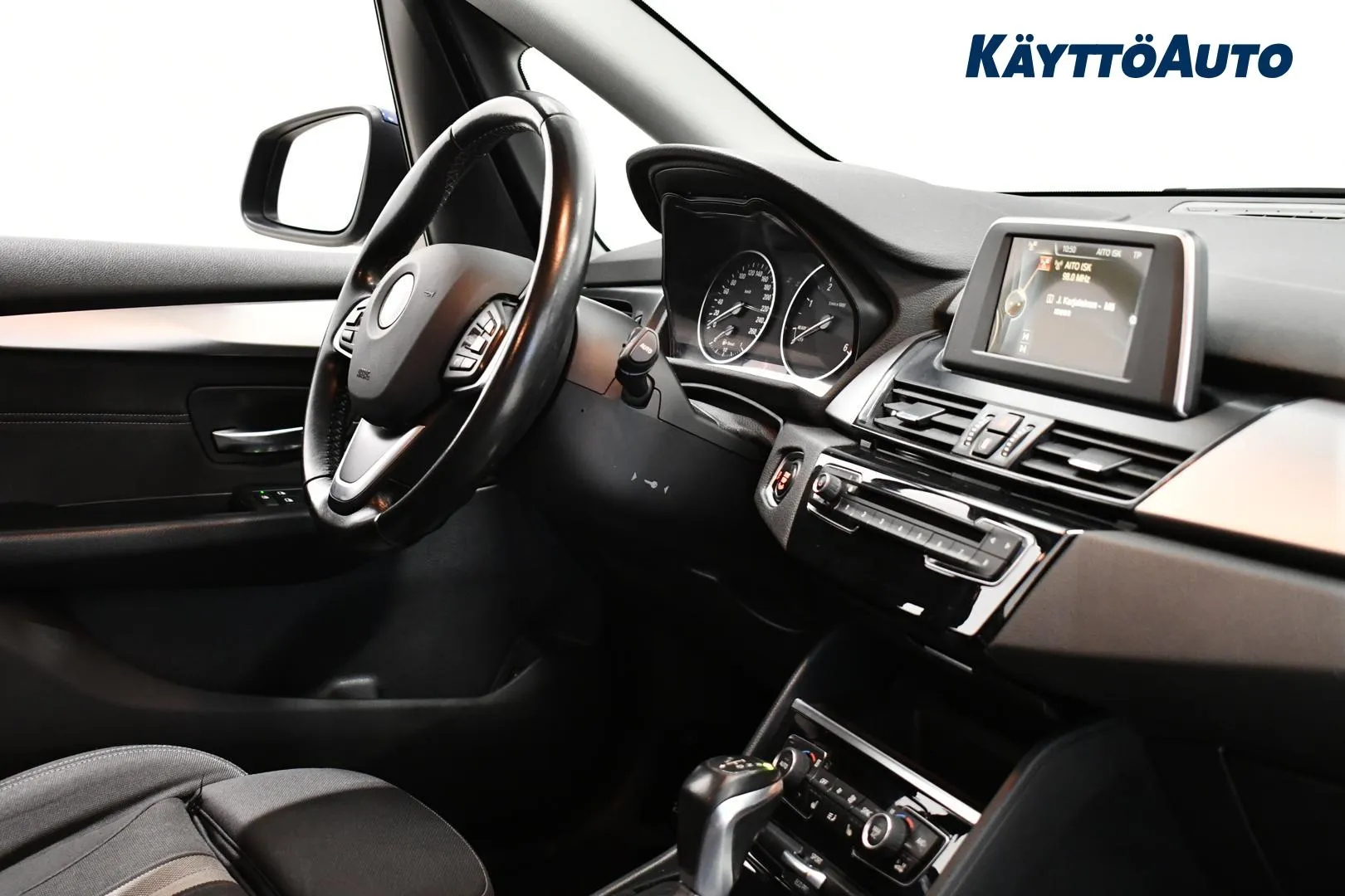 BMW 218 UYX-111 carousel image