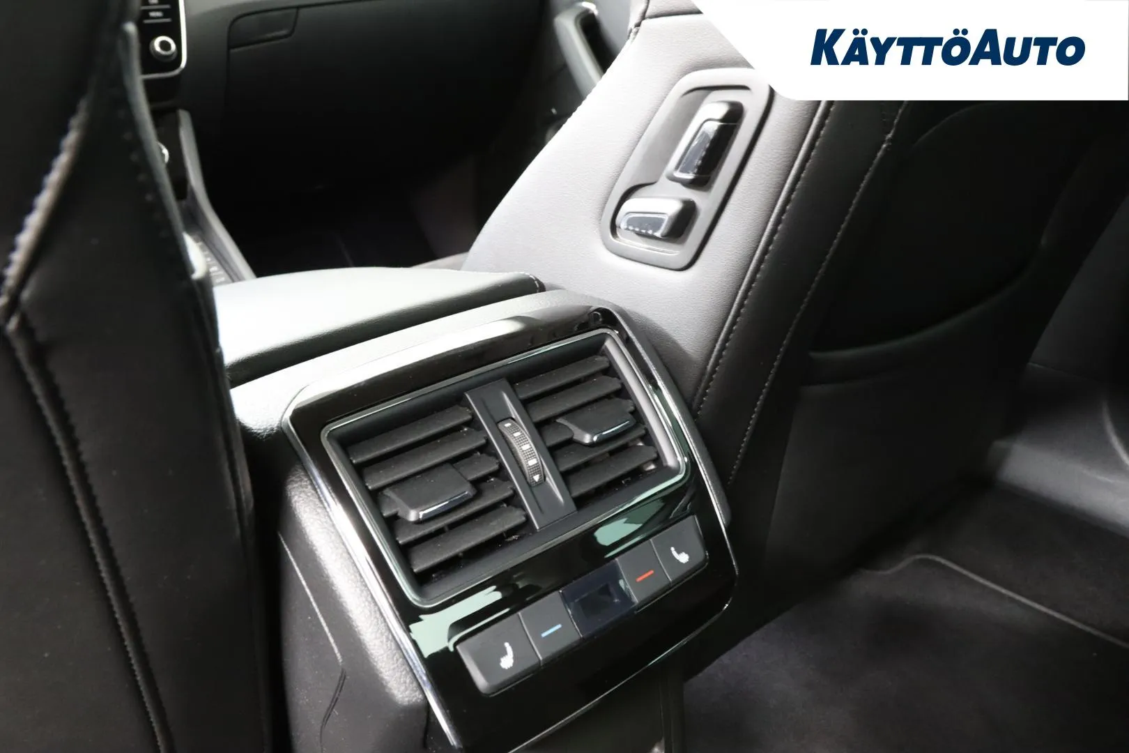 SKODA Superb COJ-641 carousel image