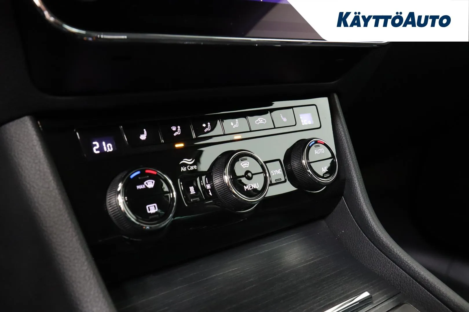 SKODA Superb COJ-641 carousel image