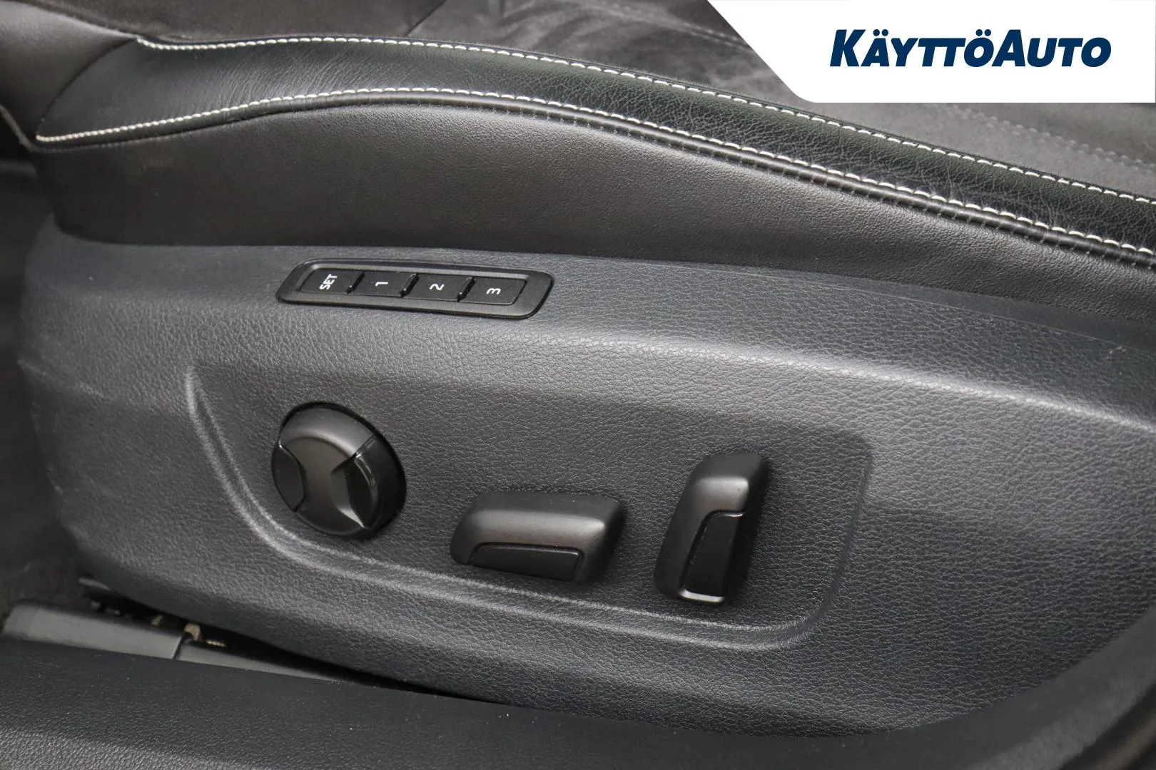 SKODA Superb COJ-641 carousel image