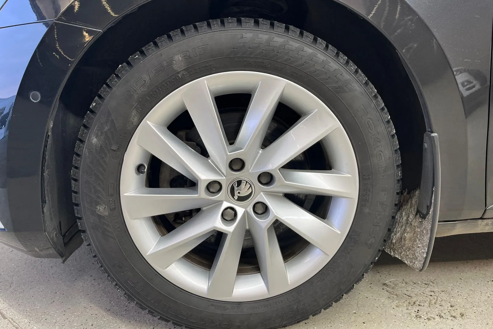 Skoda Superb COJ-641 carousel image