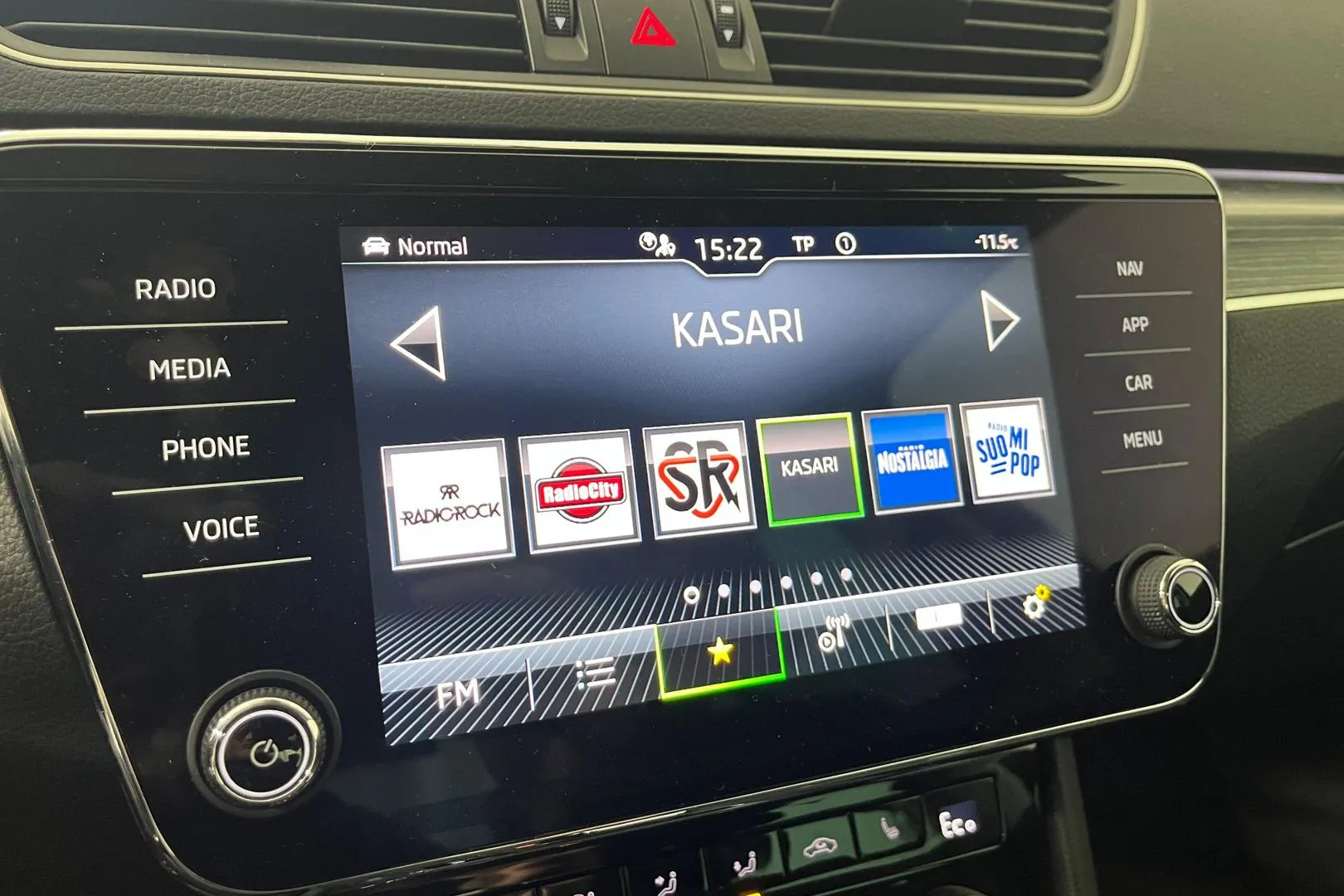 Skoda Superb COJ-641 carousel image