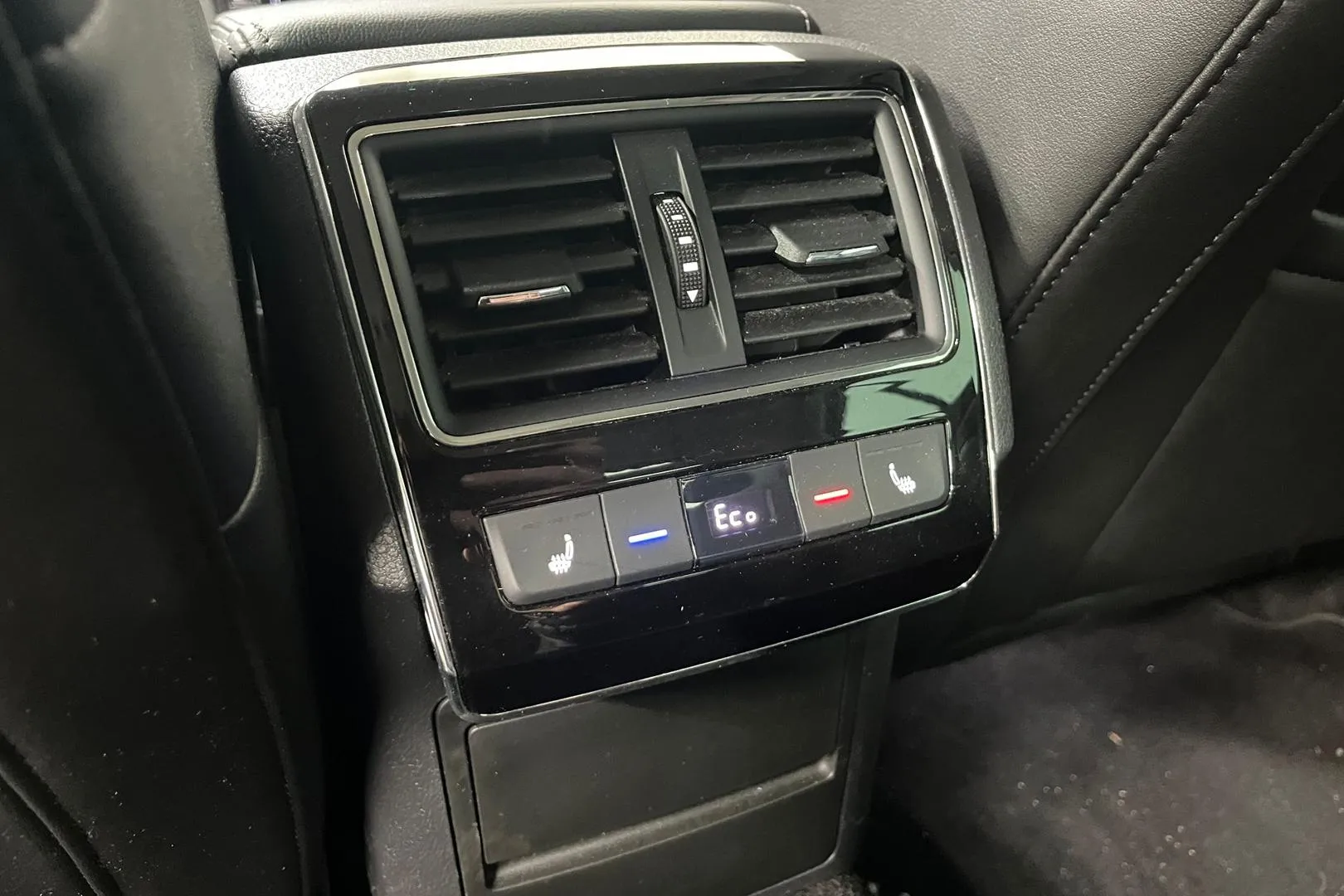 Skoda Superb COJ-641 carousel image