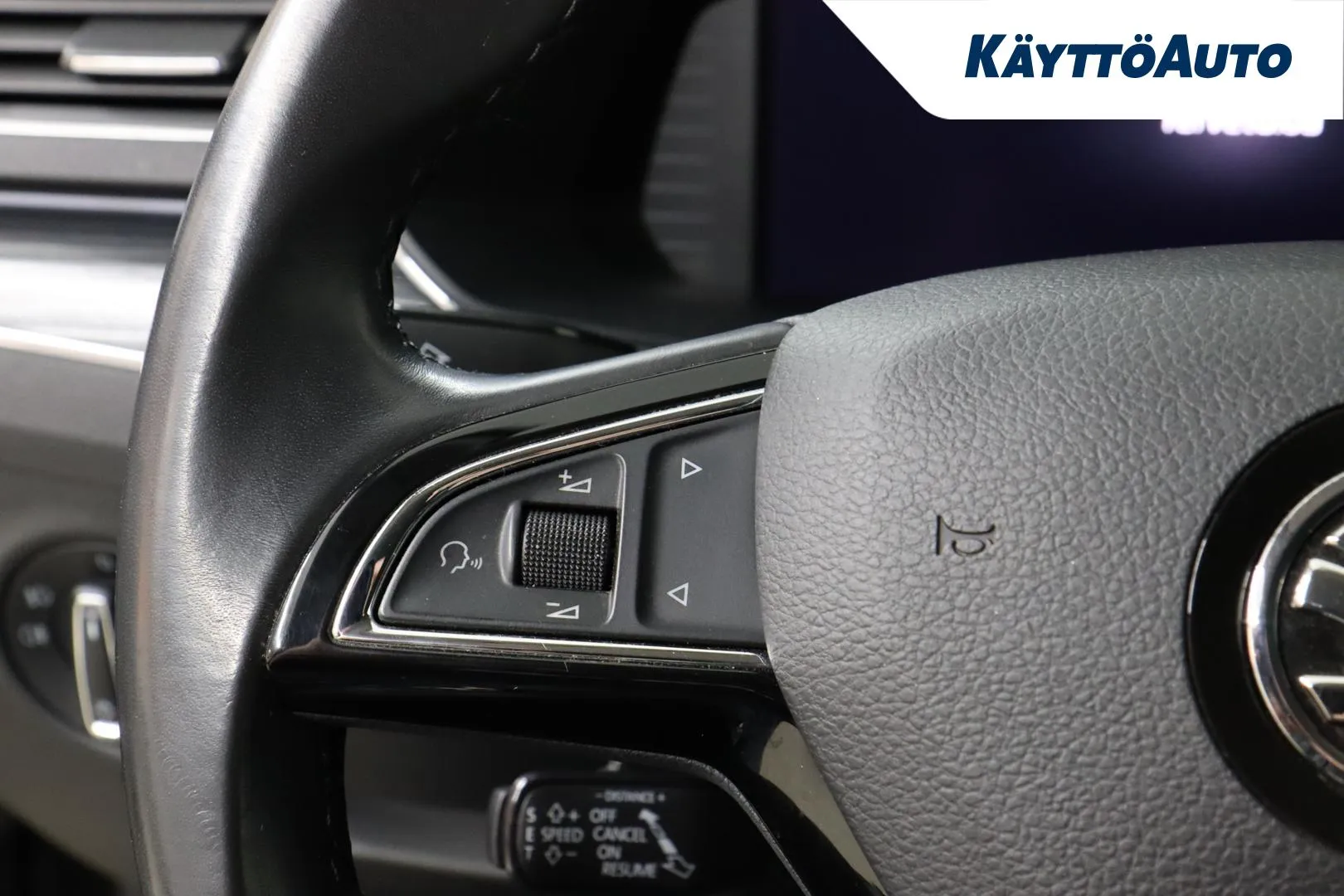 SKODA Superb COJ-641 carousel image