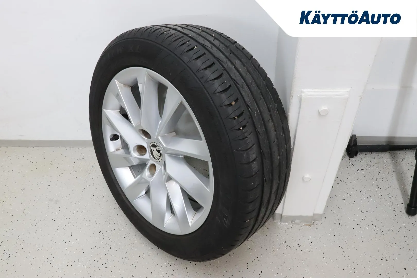 SKODA Superb COJ-641 carousel image