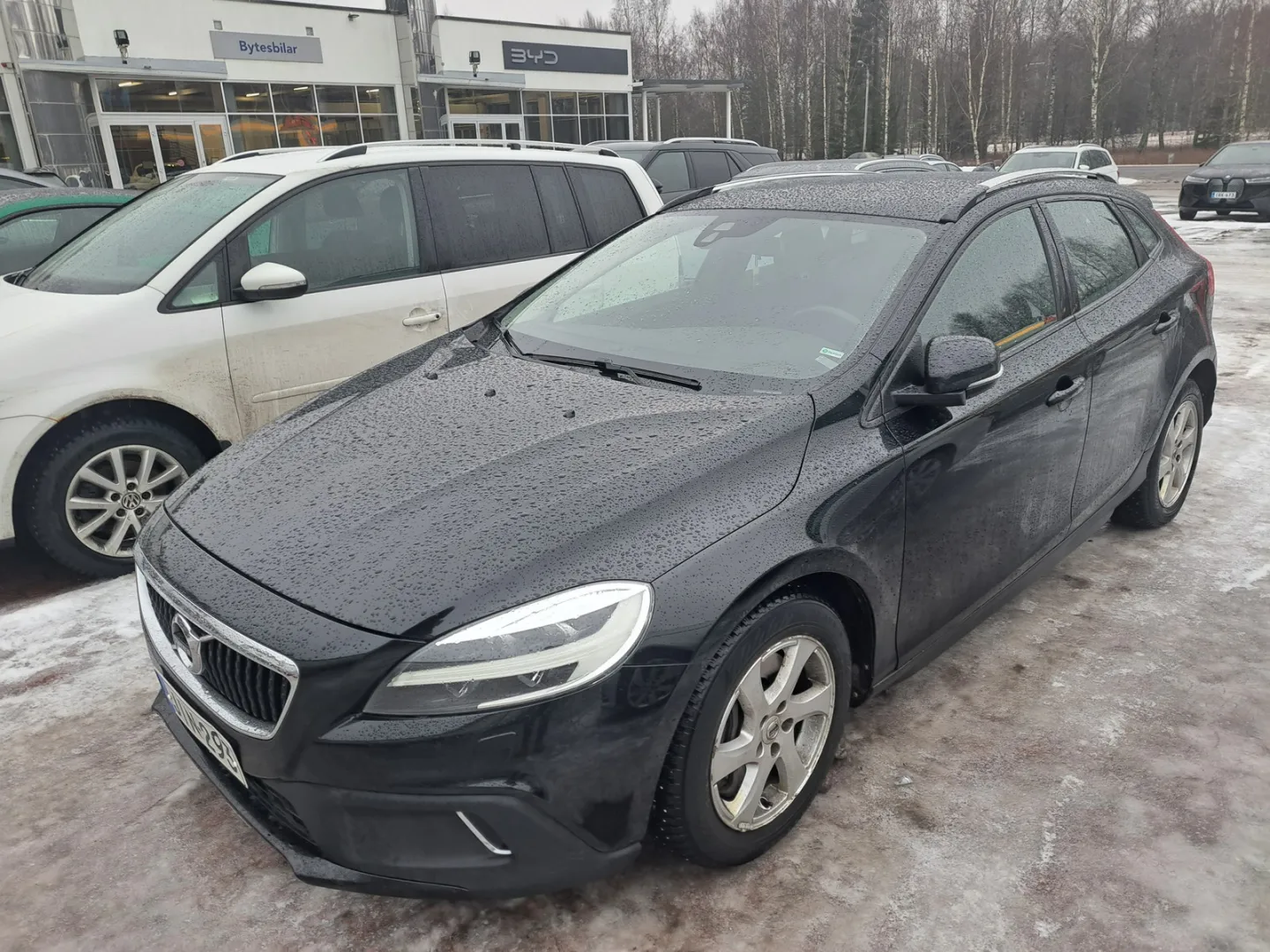 VOLVO V40 Cross Country JIN-293 carousel image