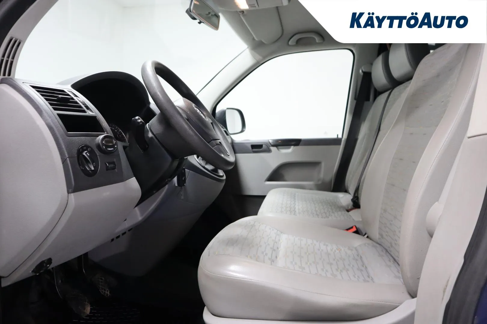 VOLKSWAGEN Transporter XKZ-471 carousel image