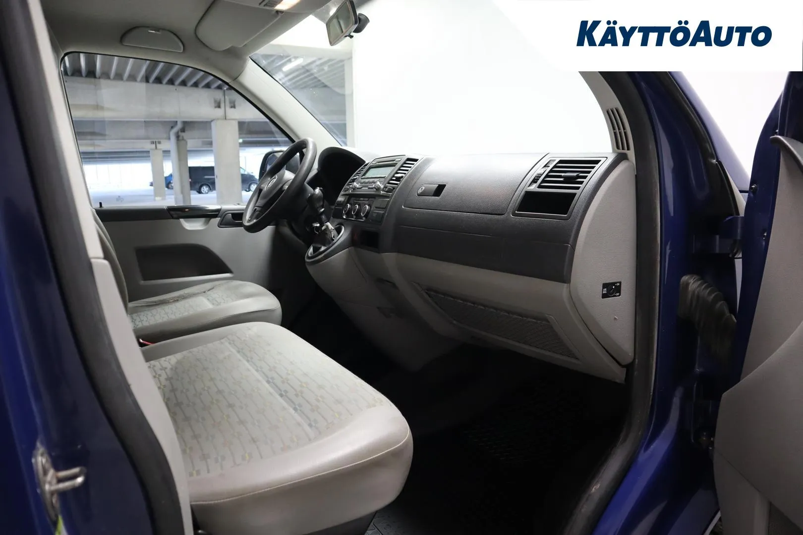 VOLKSWAGEN Transporter XKZ-471 carousel image