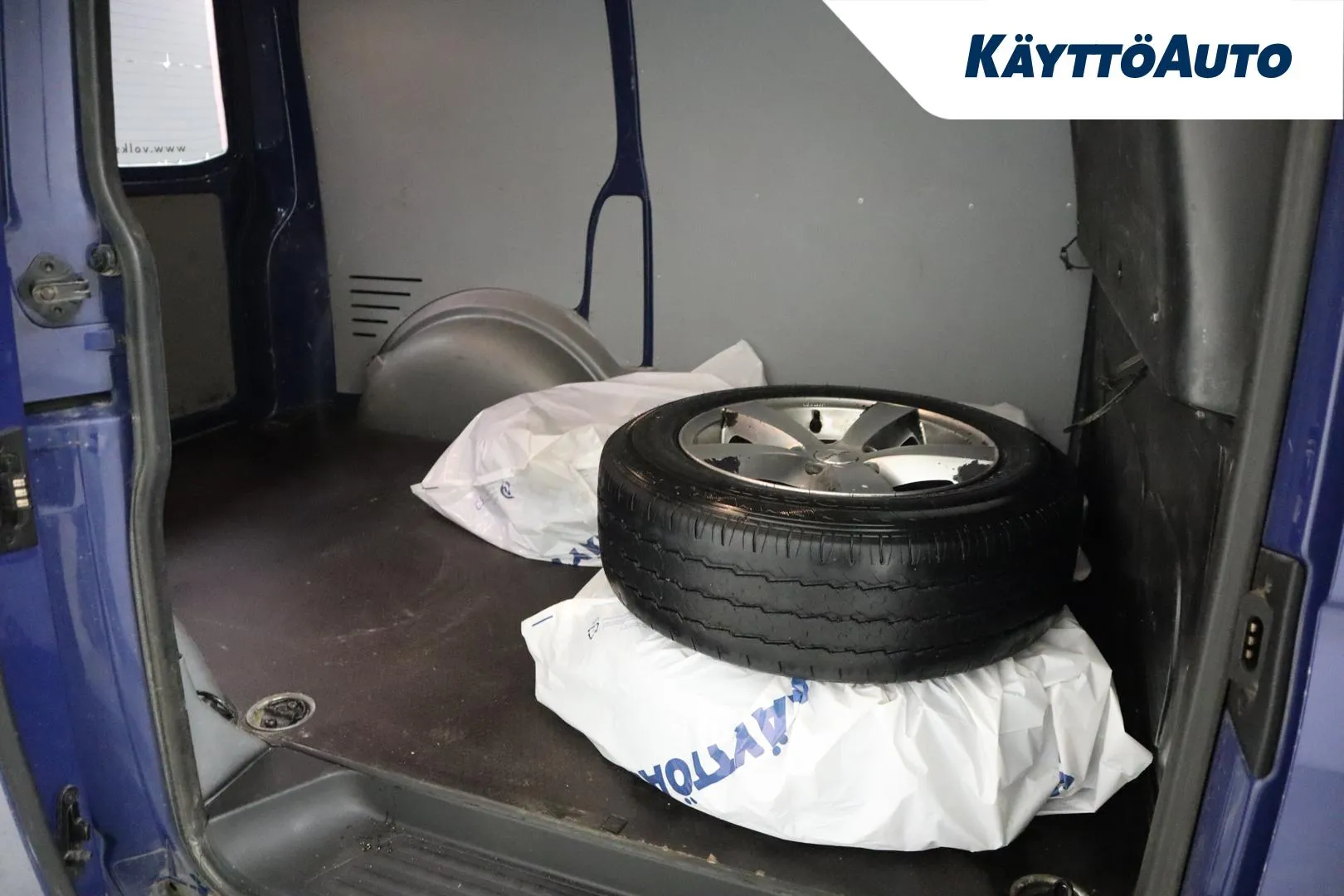 VOLKSWAGEN Transporter XKZ-471 carousel image