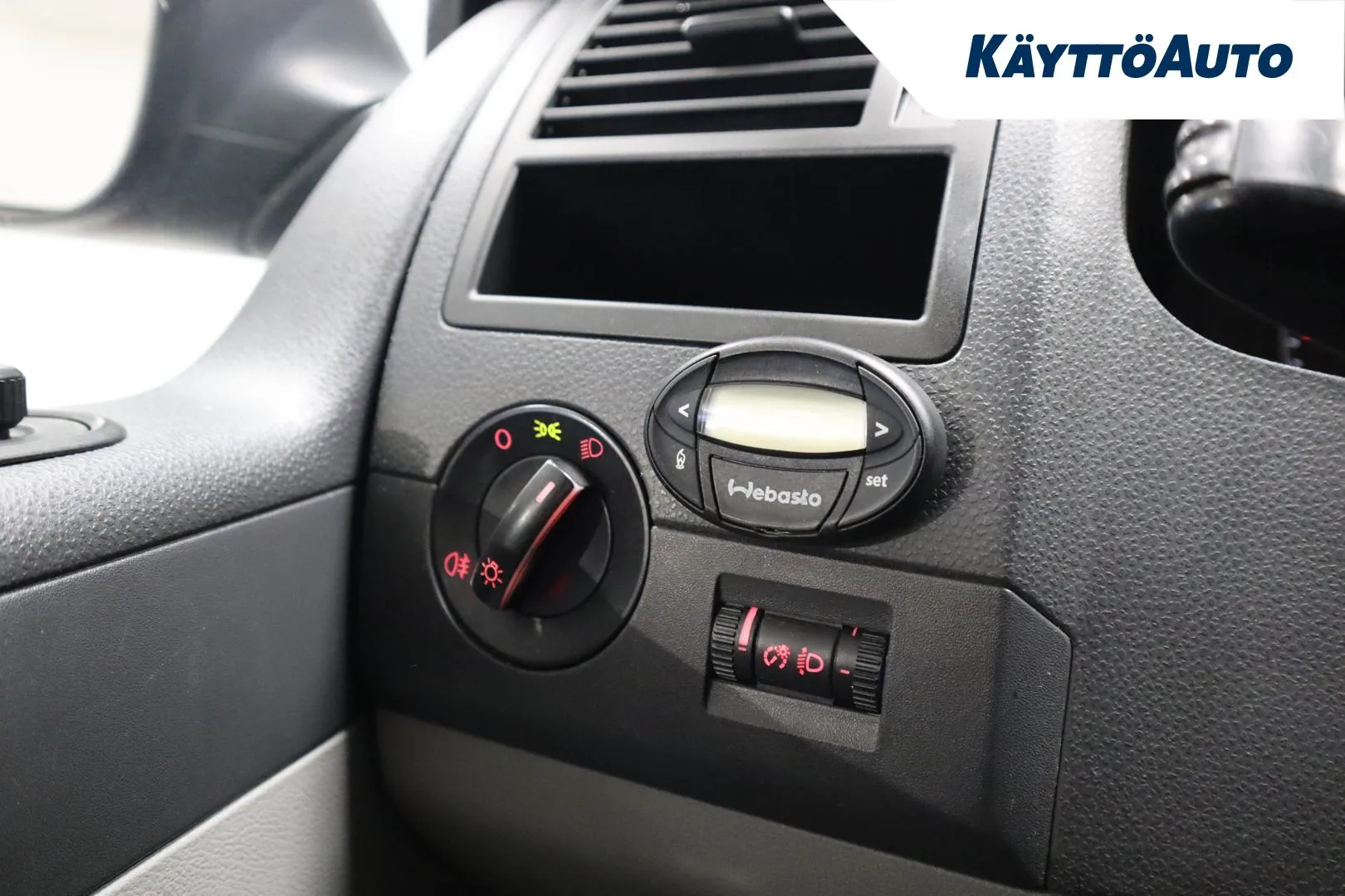 VOLKSWAGEN Transporter XKZ-471 carousel image