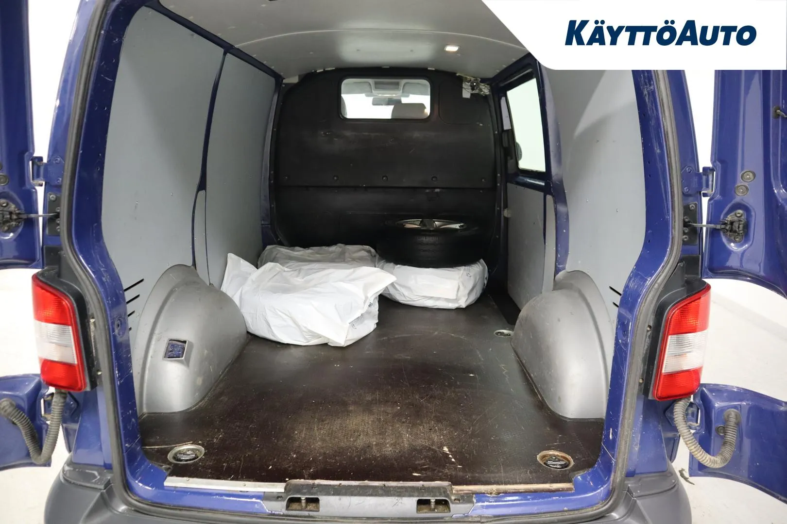 VOLKSWAGEN Transporter XKZ-471 carousel image