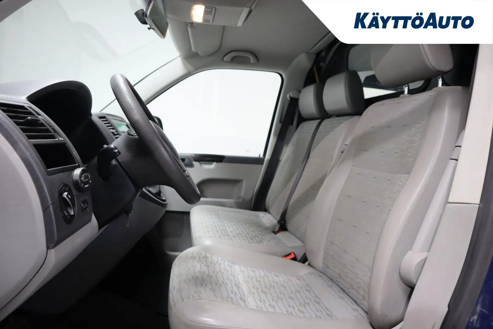 VOLKSWAGEN Transporter XKZ-471 carousel image