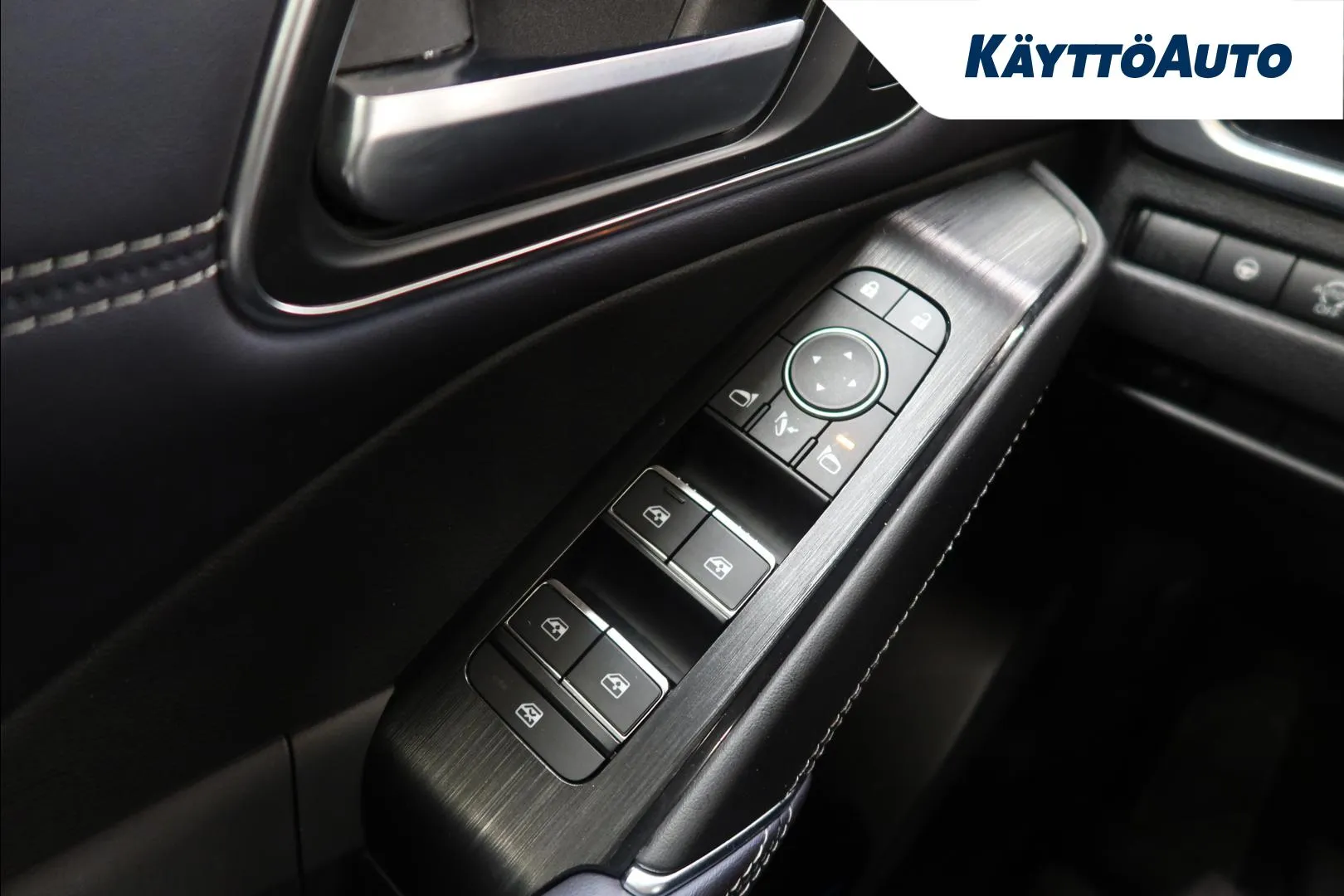 Nissan Qashqai KUU-246 carousel image