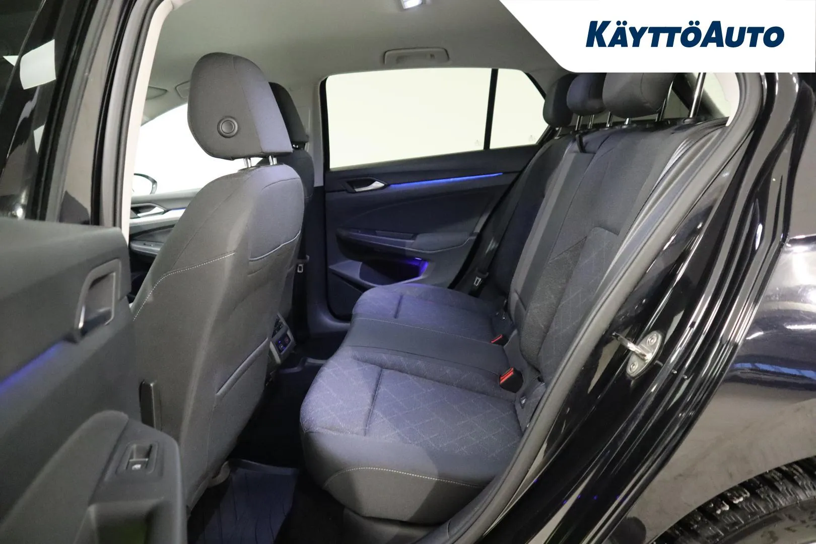 Volkswagen Golf IZA-637 carousel image