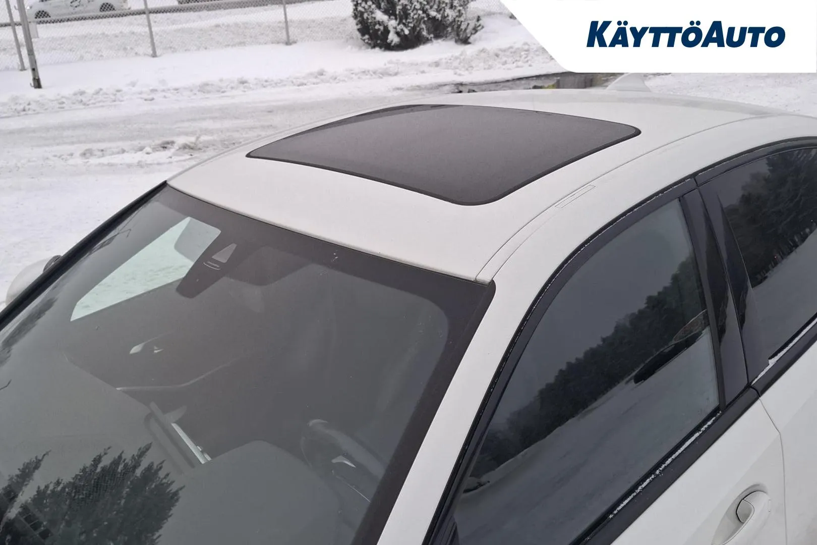 BMW 330 GPS-635 carousel image