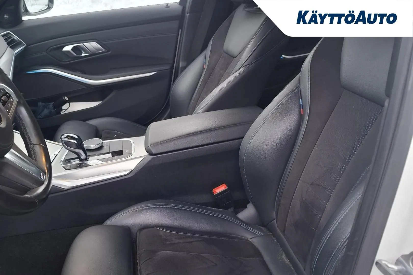 BMW 330 GPS-635 carousel image