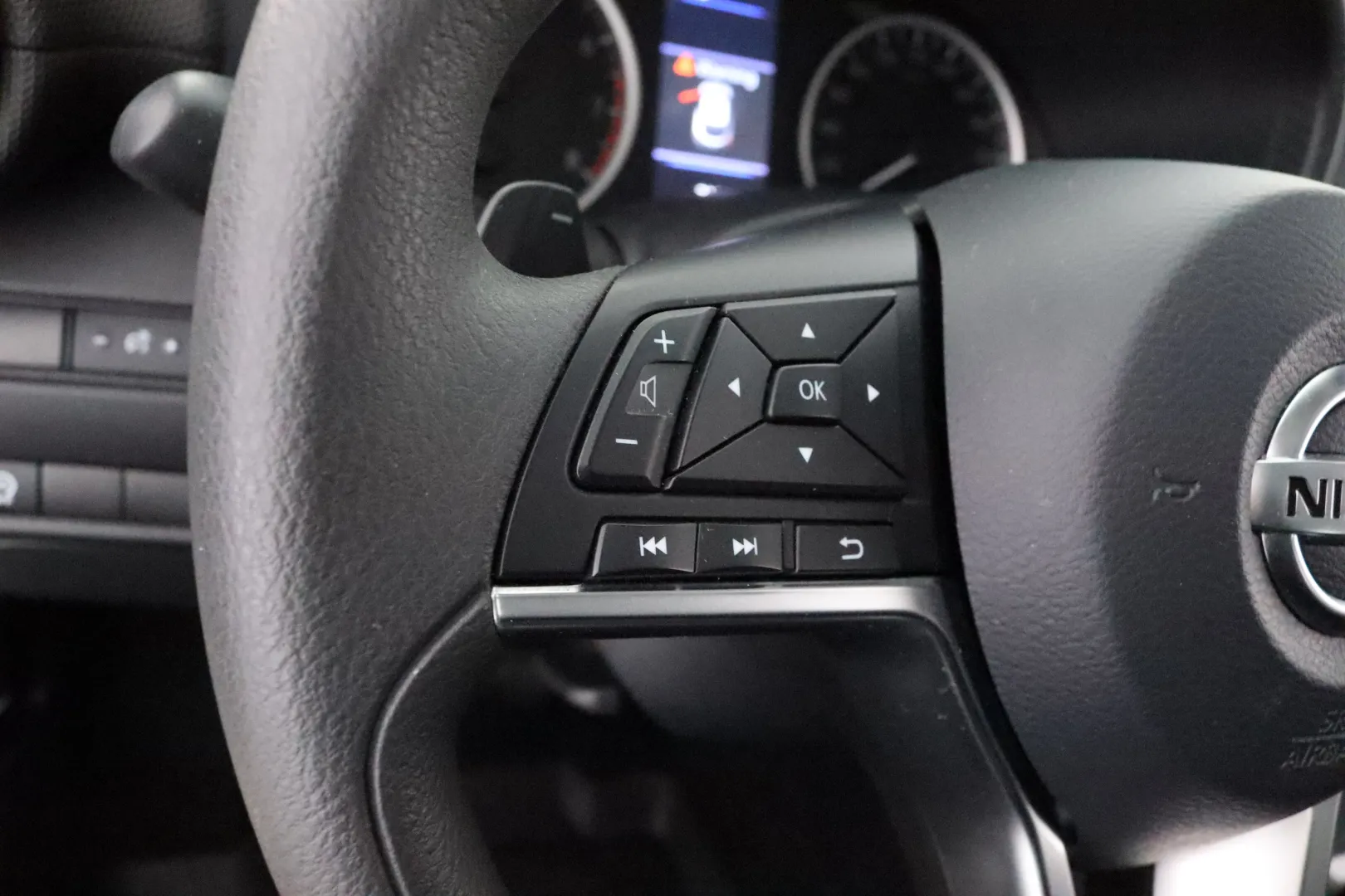 NISSAN Juke OVR-424 carousel image