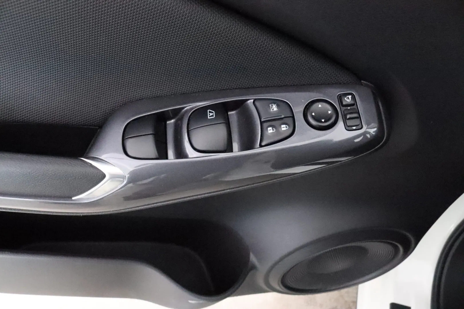 NISSAN Juke OVR-424 carousel image