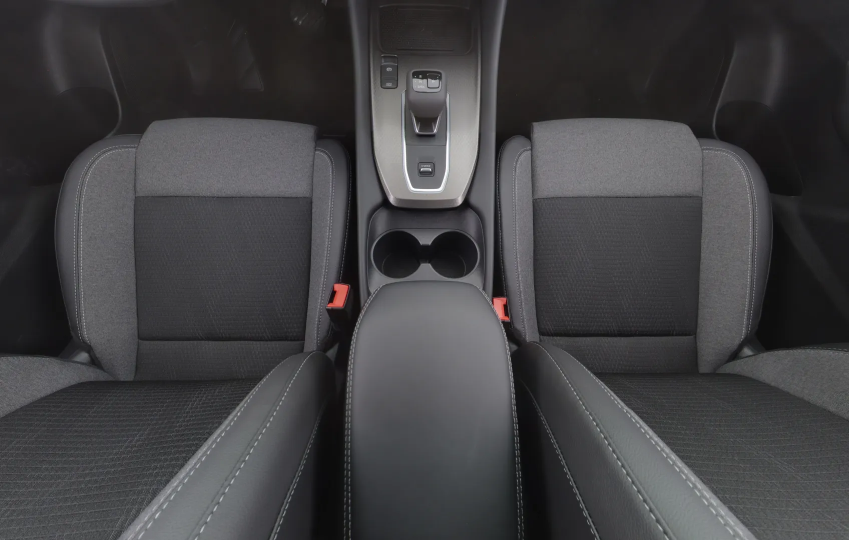 Nissan Qashqai FSR-649 carousel image