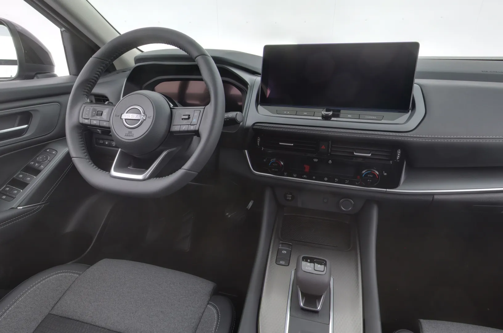 Nissan Qashqai FSR-649 carousel image