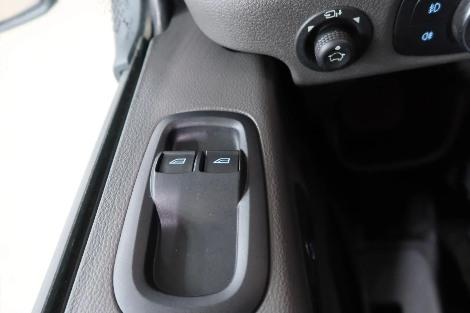 FORD Transit CRN-306 carousel image