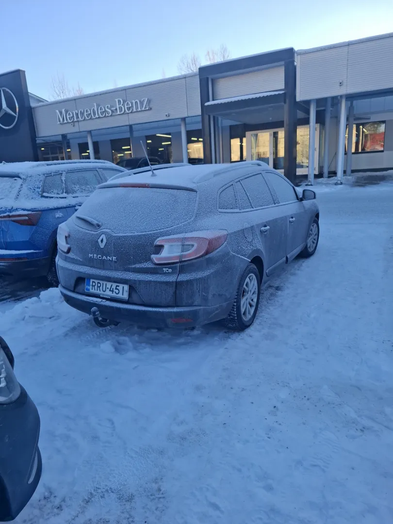 Renault Megane RRU-451 carousel image