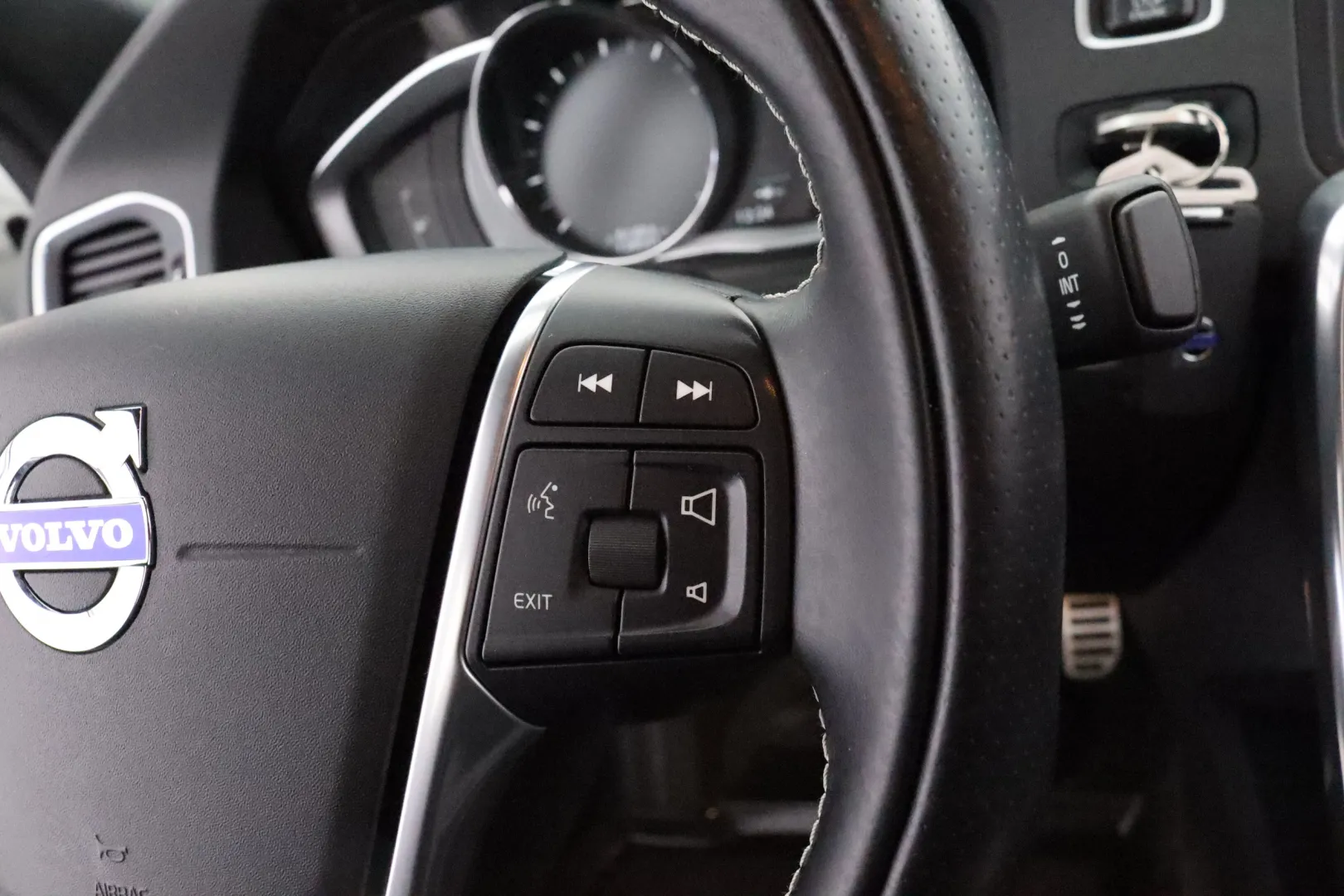 VOLVO S60 JKU-251 carousel image