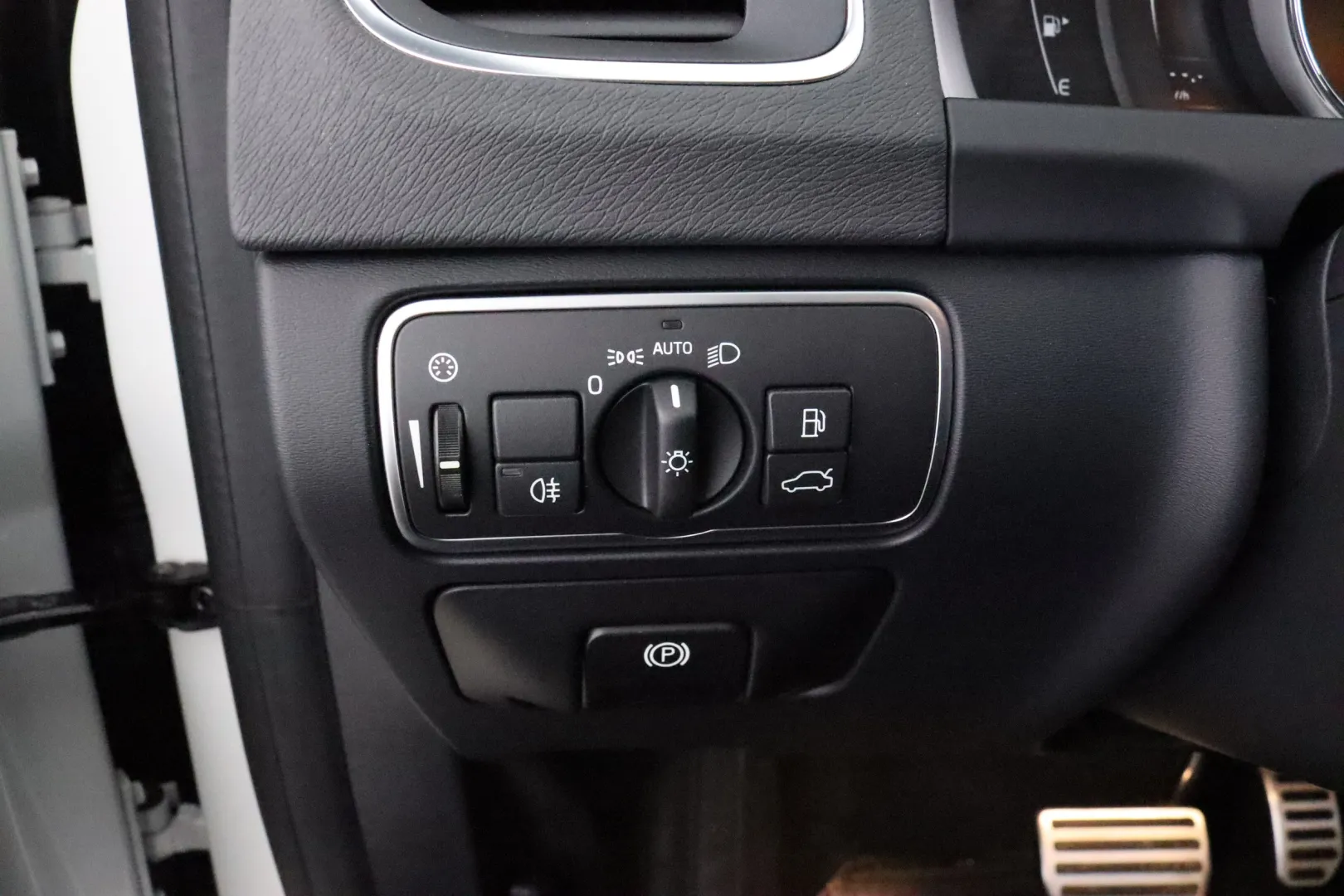 VOLVO S60 JKU-251 carousel image