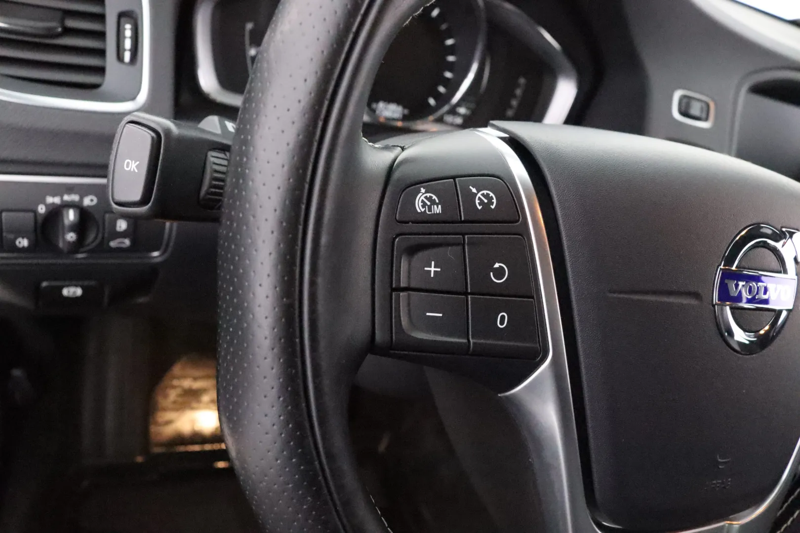 VOLVO S60 JKU-251 carousel image